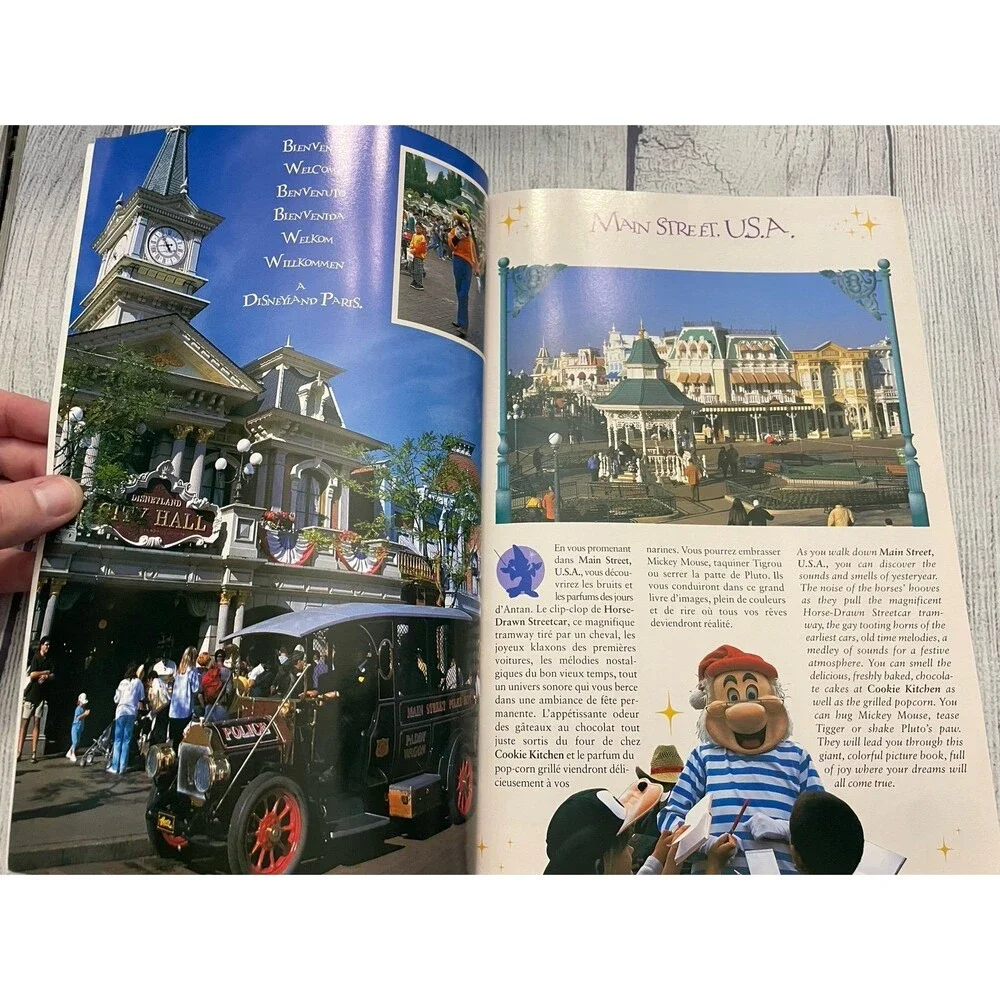 Vintage Vtg 1999 Disneyland Paris Souvenir Book Brochure